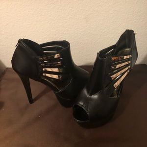Women’s Black/ Gold Heels